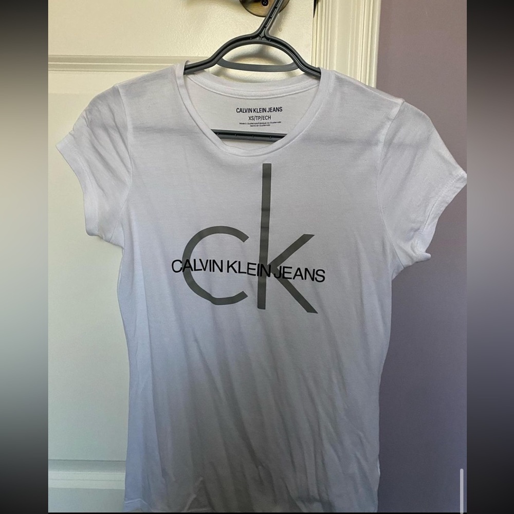 Calvin Klein T shirt